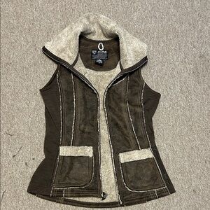 Kuhl women’s lined vest size small brown